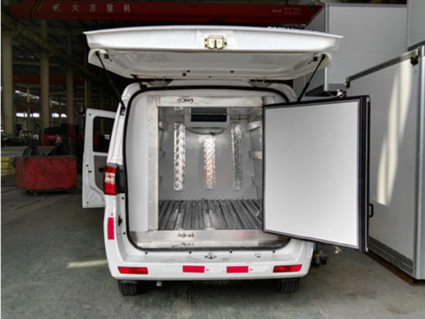 福田风景V5商务面包型冷藏车
